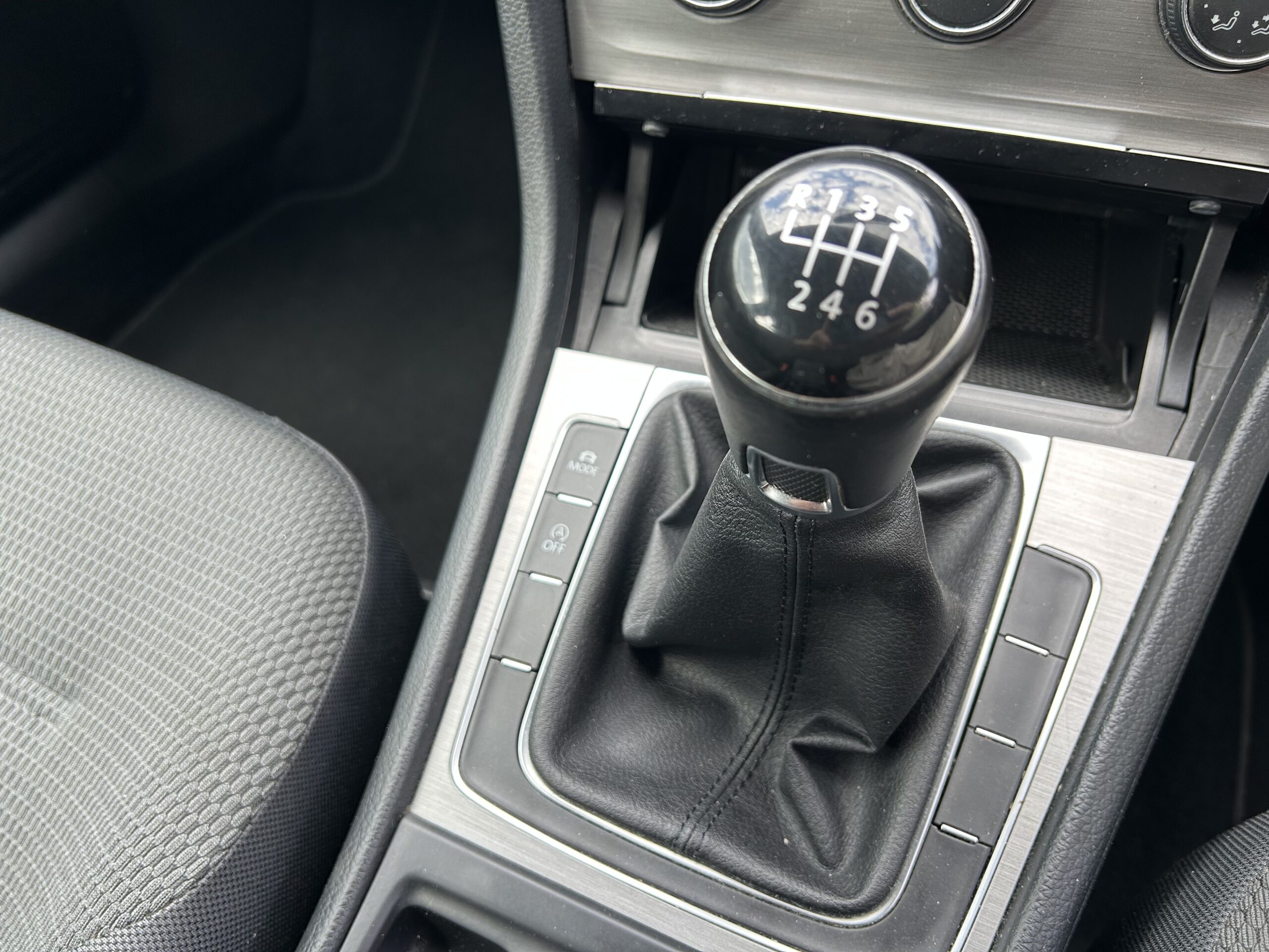 VOLKSWAGEN GOLF SE BLUEMOTION TECH