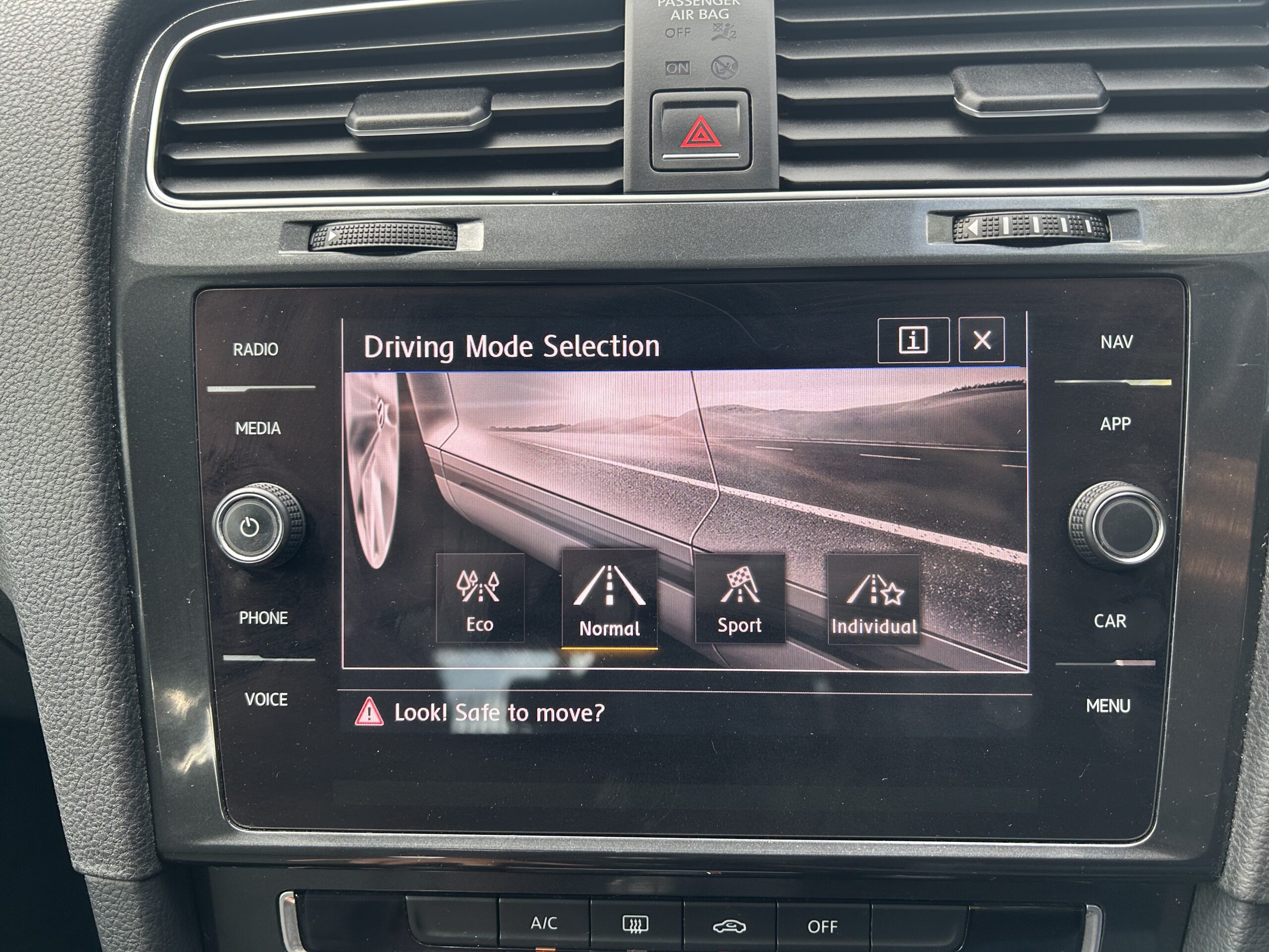 Volkswagen Golf SE