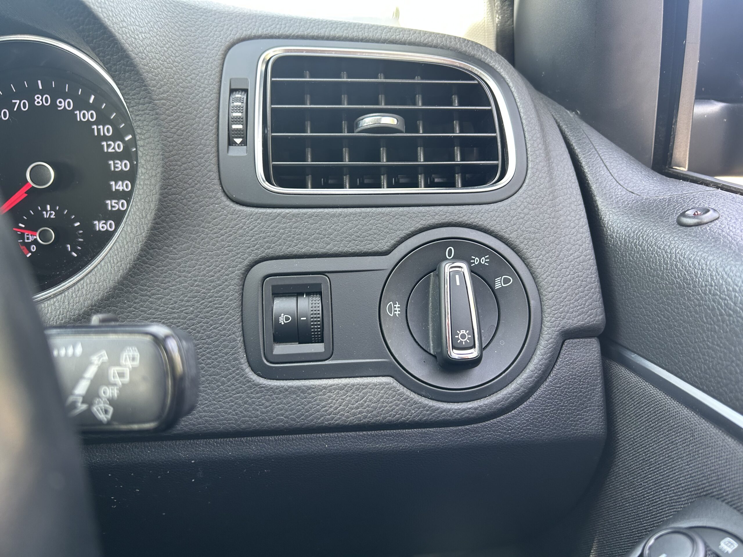 VOLKSWAGEN POLO SE