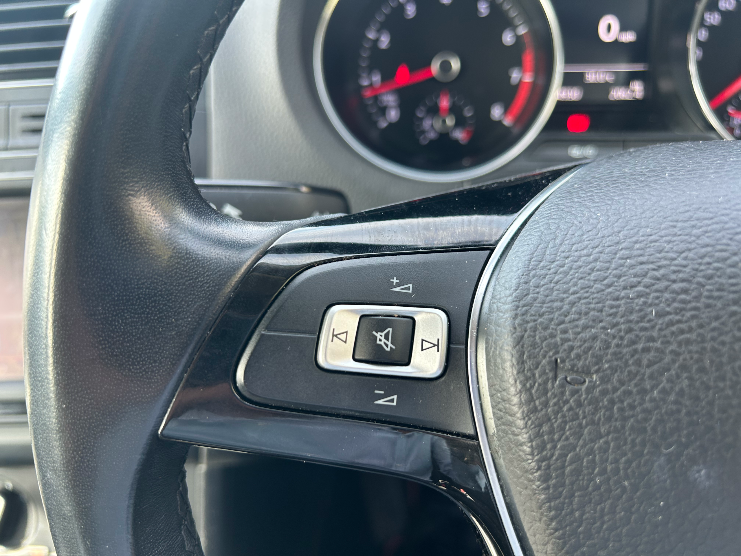 VOLKSWAGEN POLO SE