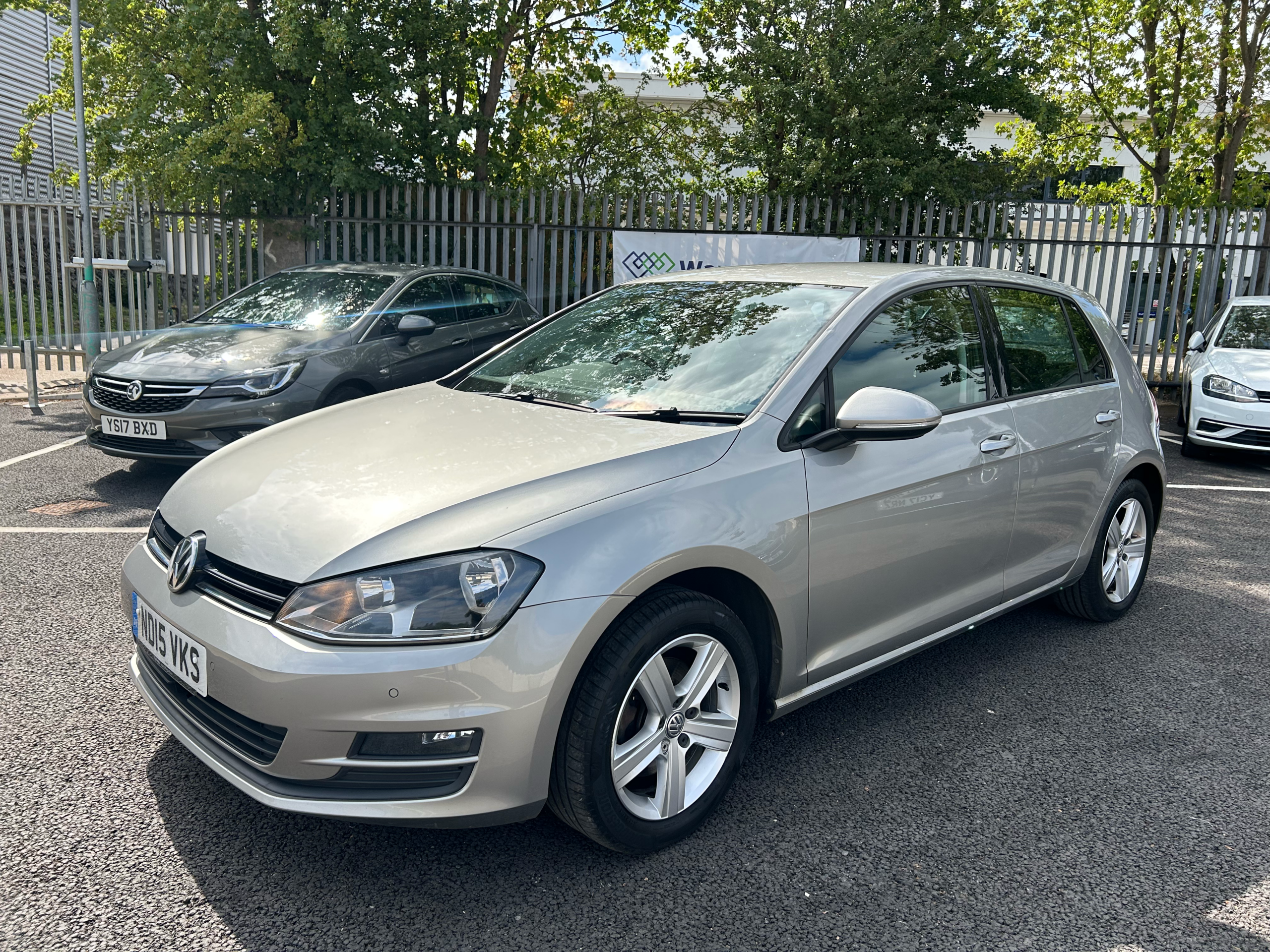 VOLKSWAGEN GOLF MATCH
