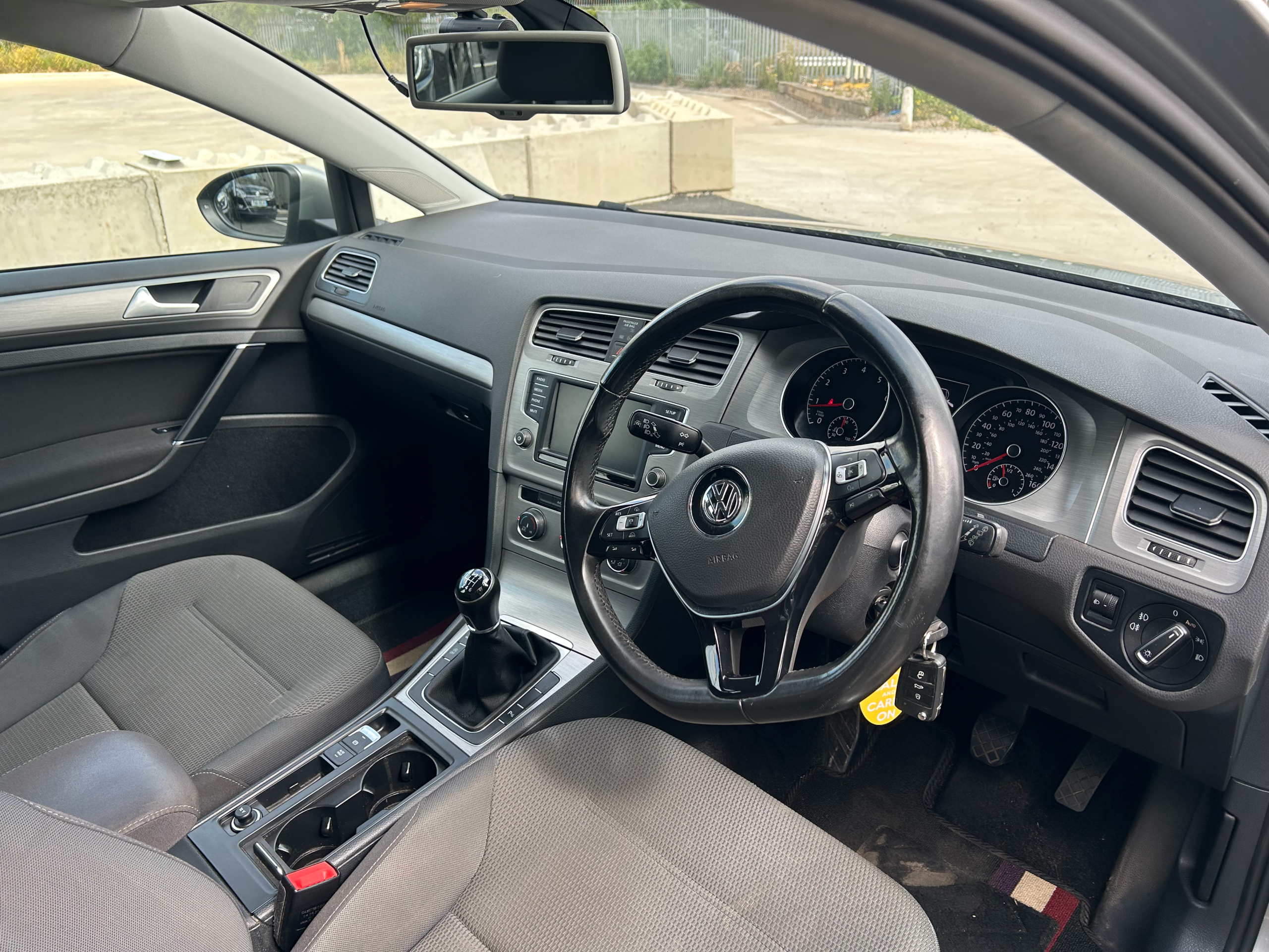 VOLKSWAGEN GOLF MATCH
