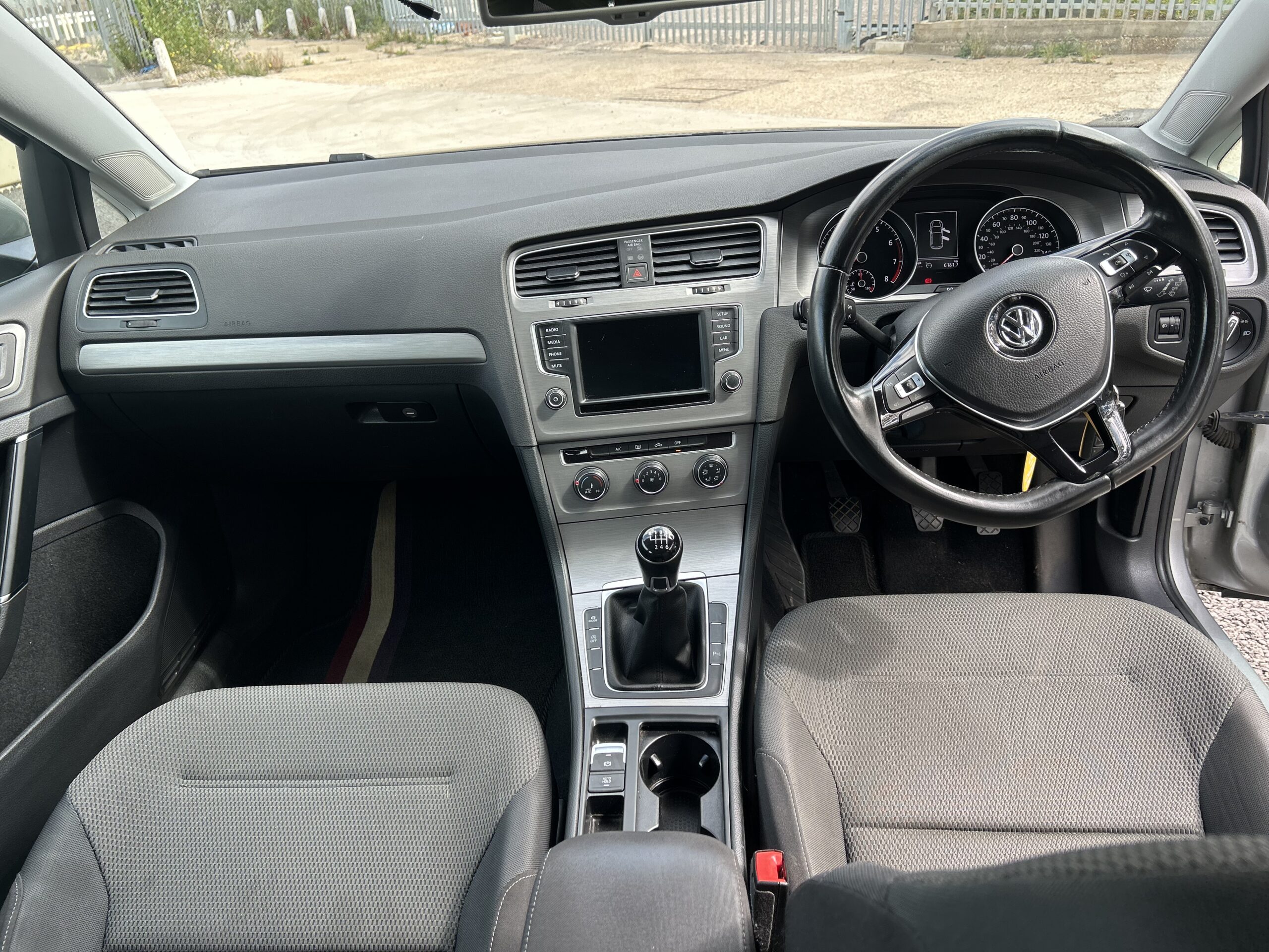 VOLKSWAGEN GOLF MATCH